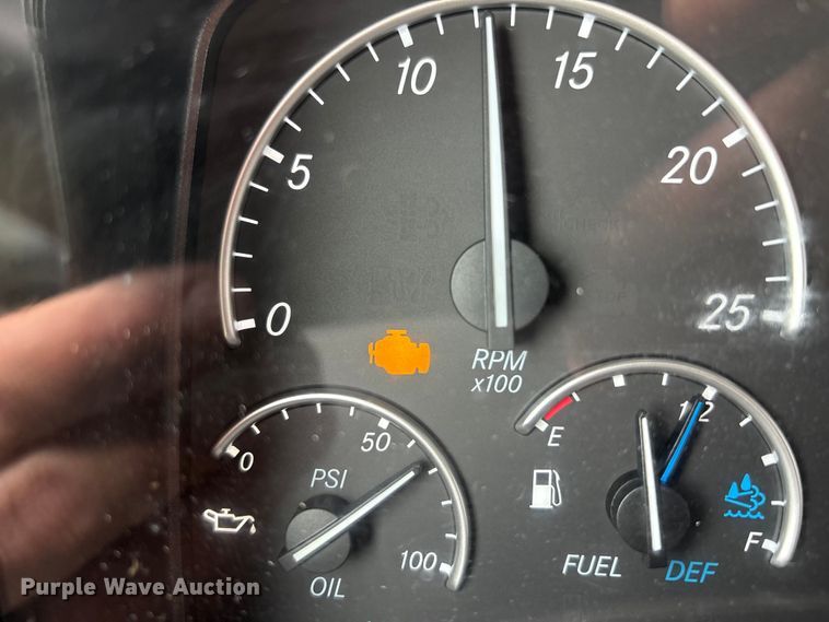 image for item YA0699 2019 Freightliner Cascadia semi truck