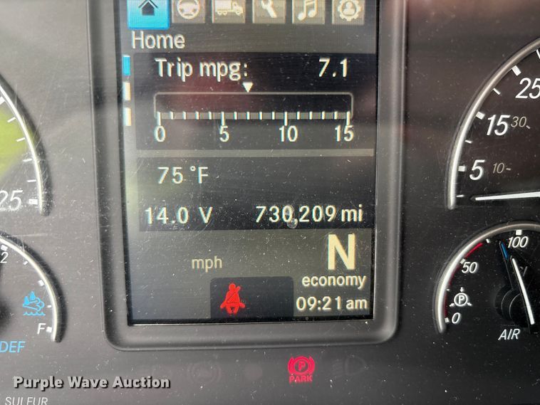 image for item YA0699 2019 Freightliner Cascadia semi truck