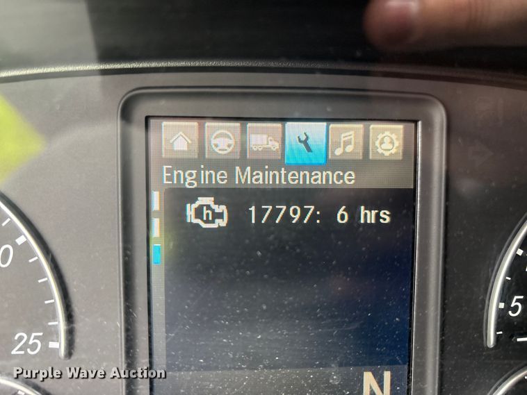 image for item YA0699 2019 Freightliner Cascadia semi truck