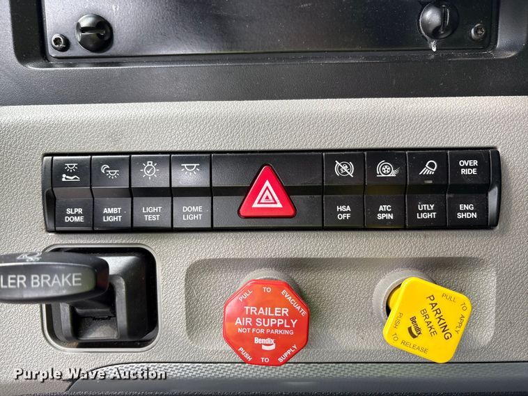 image for item YA0699 2019 Freightliner Cascadia semi truck