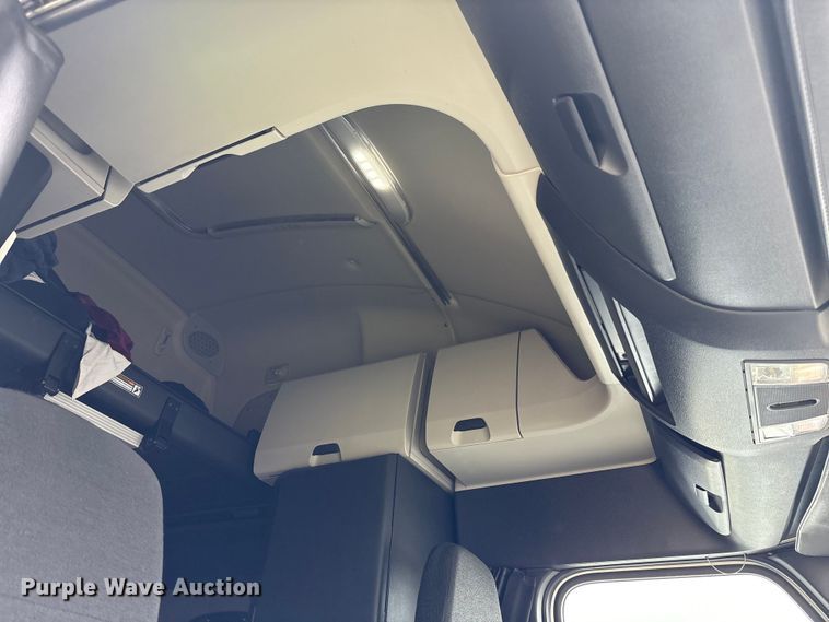 image for item YA0699 2019 Freightliner Cascadia semi truck