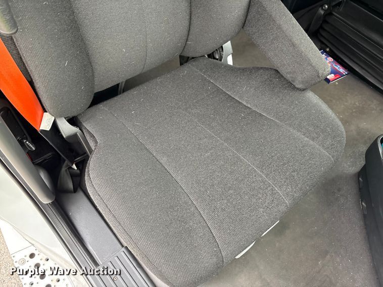 image for item YA0699 2019 Freightliner Cascadia semi truck