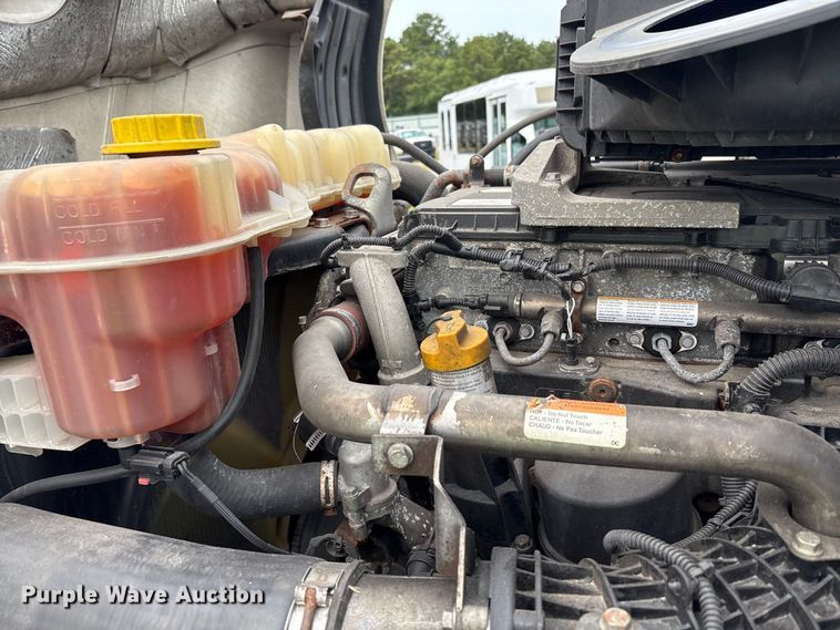 image for item YA0699 2019 Freightliner Cascadia semi truck