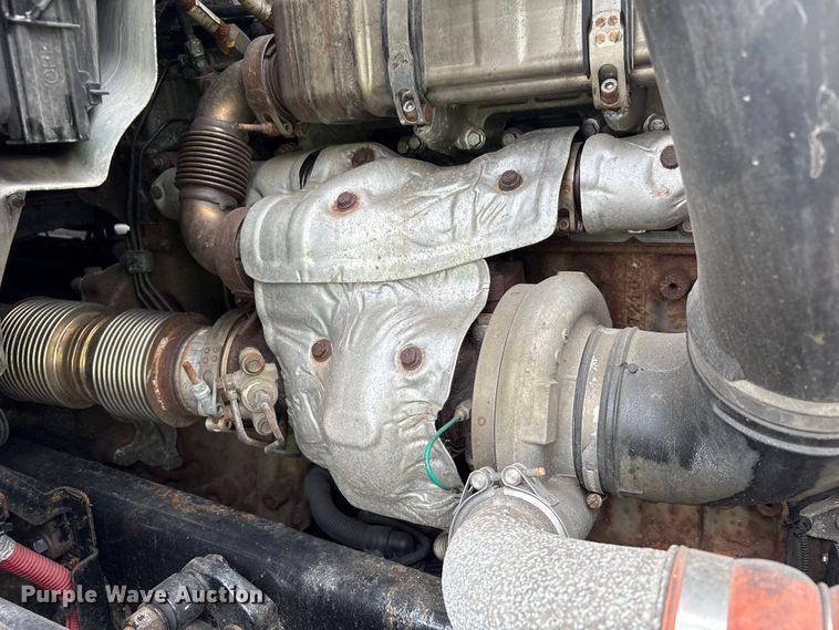 image for item YA0699 2019 Freightliner Cascadia semi truck