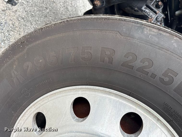 image for item YA0699 2019 Freightliner Cascadia semi truck