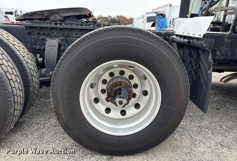 image for item YA0699 2019 Freightliner Cascadia semi truck