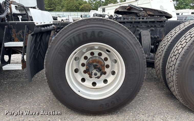 image for item YA0699 2019 Freightliner Cascadia semi truck