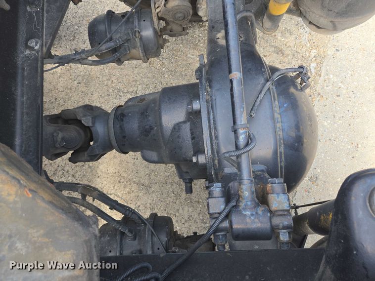 image for item YA0736 2017 Peterbilt 579 semi truck