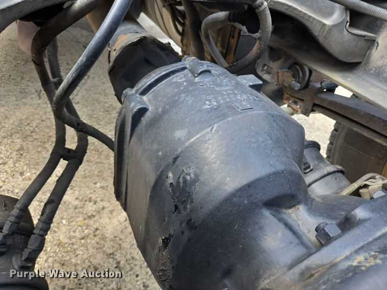 image for item YA0736 2017 Peterbilt 579 semi truck