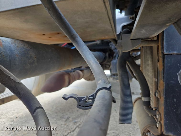 image for item YA0736 2017 Peterbilt 579 semi truck