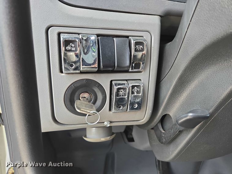 image for item YA0736 2017 Peterbilt 579 semi truck