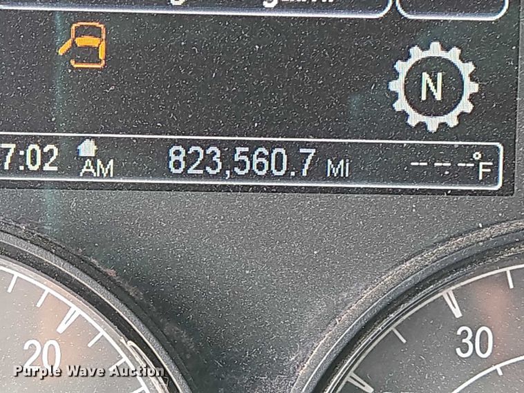 image for item YA0736 2017 Peterbilt 579 semi truck