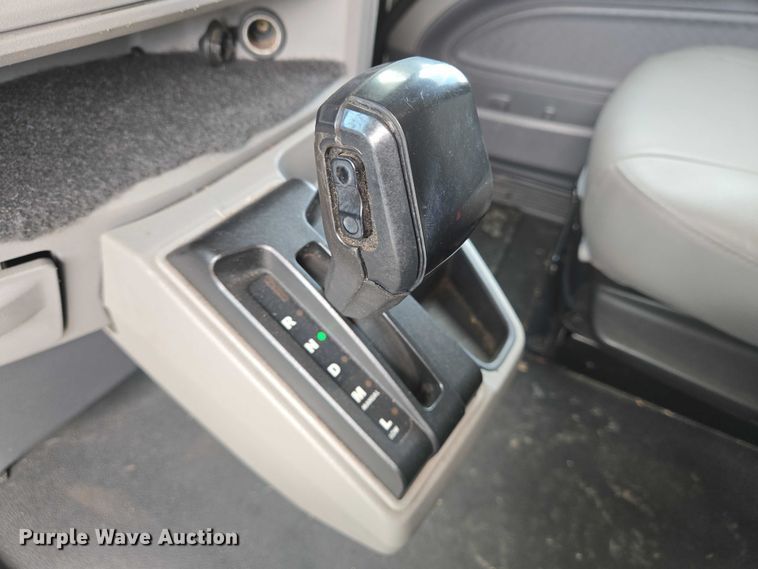 image for item YA0736 2017 Peterbilt 579 semi truck