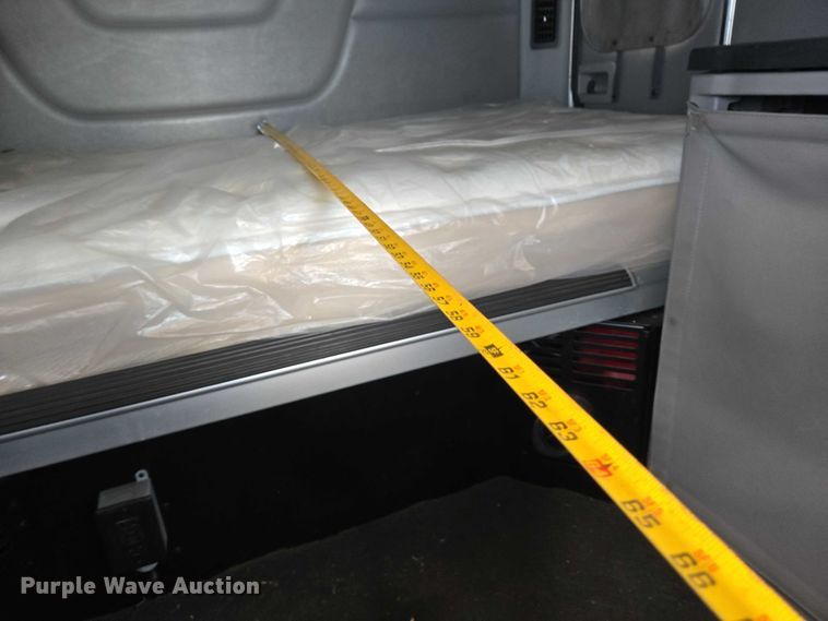 image for item YA0736 2017 Peterbilt 579 semi truck