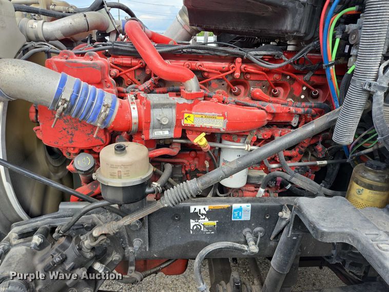 image for item YA0736 2017 Peterbilt 579 semi truck