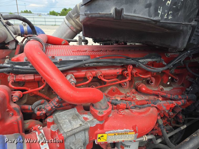 image for item YA0736 2017 Peterbilt 579 semi truck