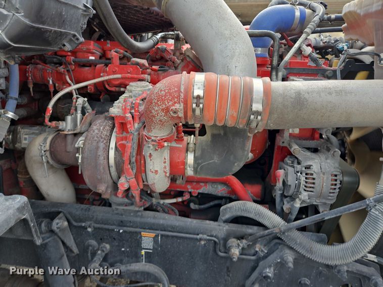 image for item YA0736 2017 Peterbilt 579 semi truck