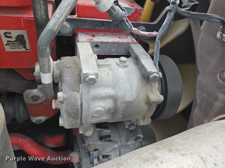 image for item YA0736 2017 Peterbilt 579 semi truck