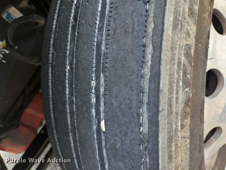 image for item YA0736 2017 Peterbilt 579 semi truck