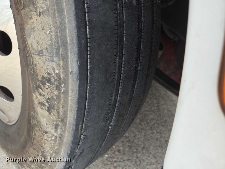 image for item YA0736 2017 Peterbilt 579 semi truck