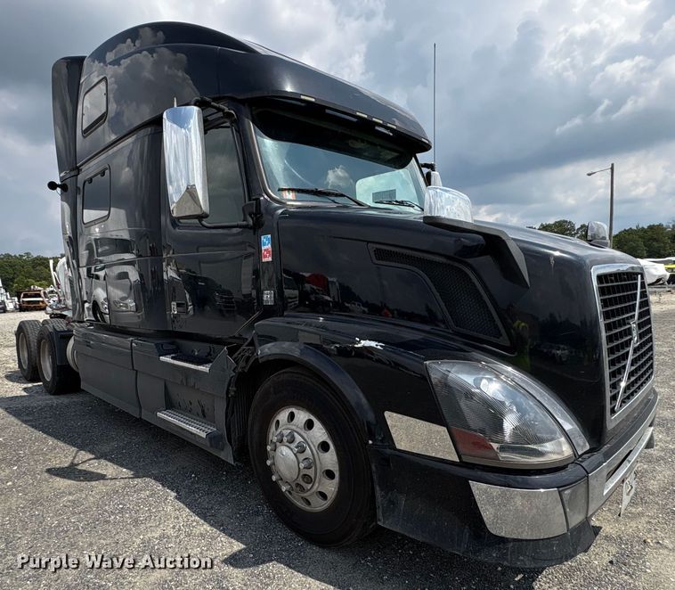 image for item YA0781 2014 Volvo VNL semi truck