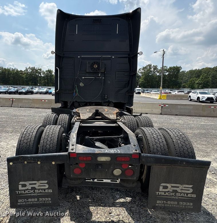 image for item YA0781 2014 Volvo VNL semi truck