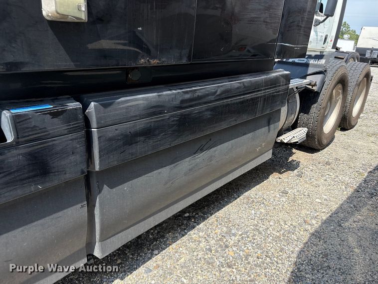 image for item YA0781 2014 Volvo VNL semi truck