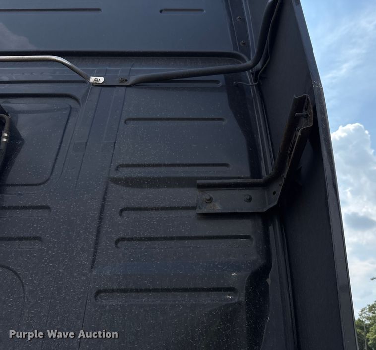 image for item YA0781 2014 Volvo VNL semi truck