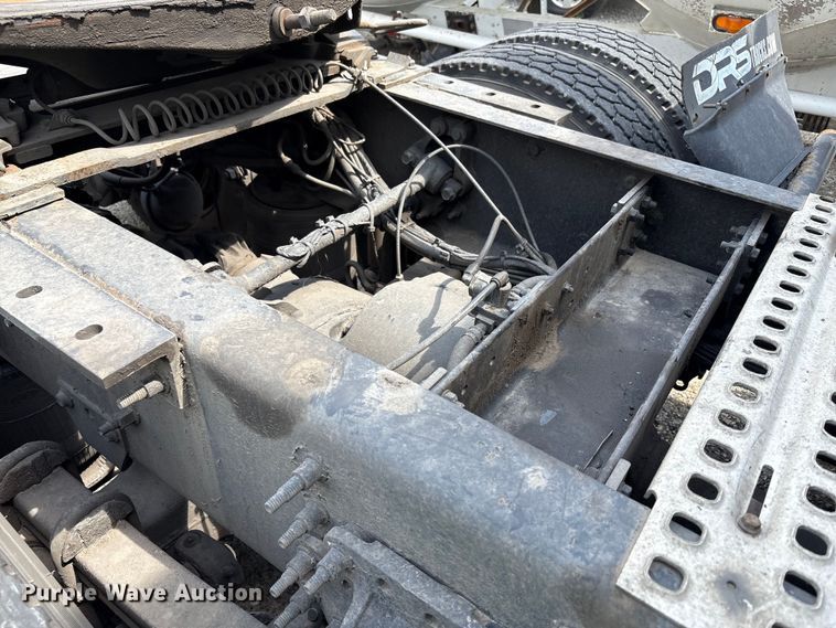 image for item YA0781 2014 Volvo VNL semi truck