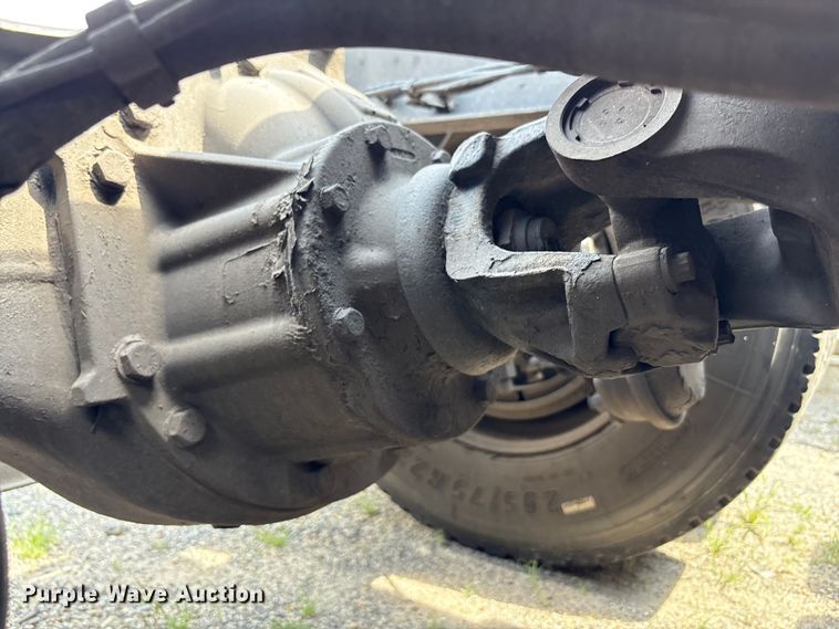 image for item YA0781 2014 Volvo VNL semi truck