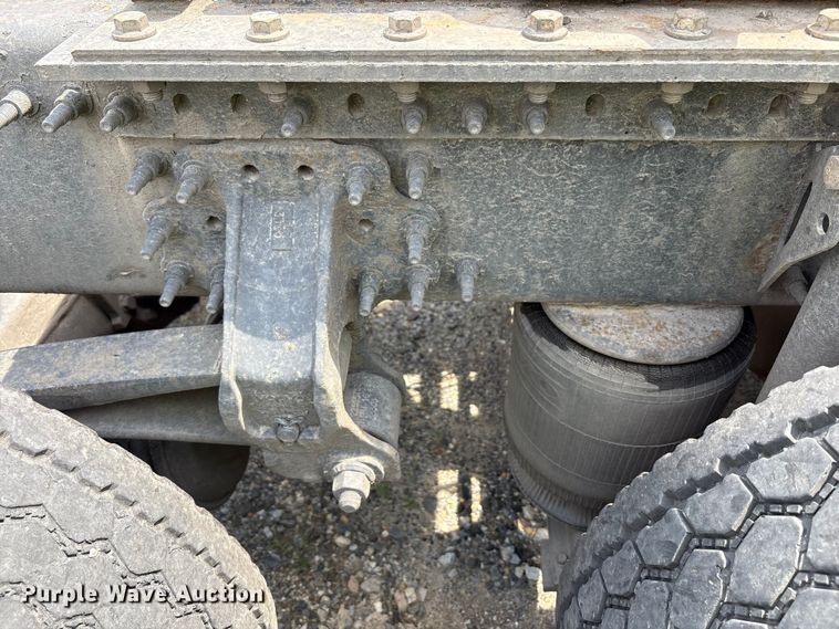 image for item YA0781 2014 Volvo VNL semi truck