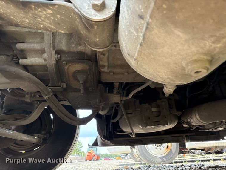 image for item YA0781 2014 Volvo VNL semi truck