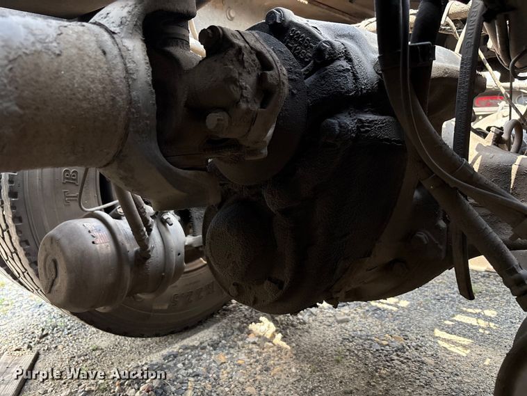 image for item YA0781 2014 Volvo VNL semi truck