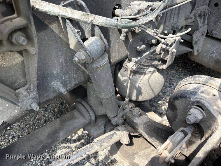 image for item YA0781 2014 Volvo VNL semi truck