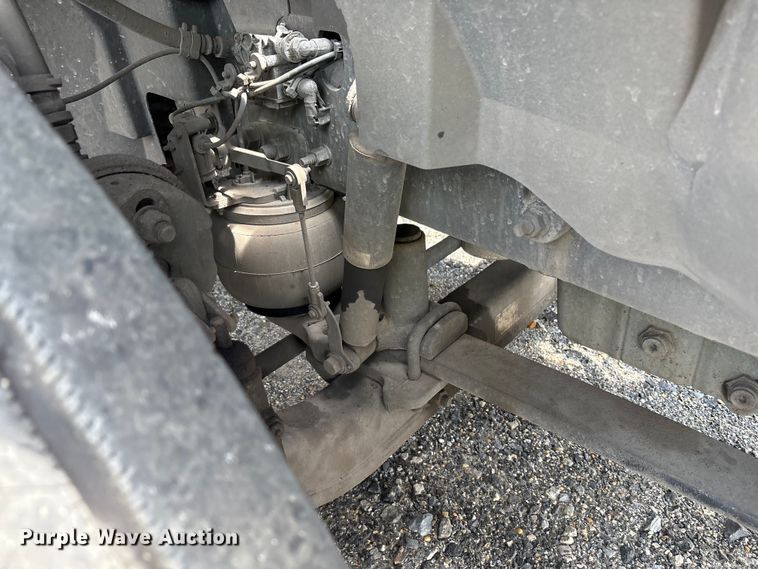 image for item YA0781 2014 Volvo VNL semi truck