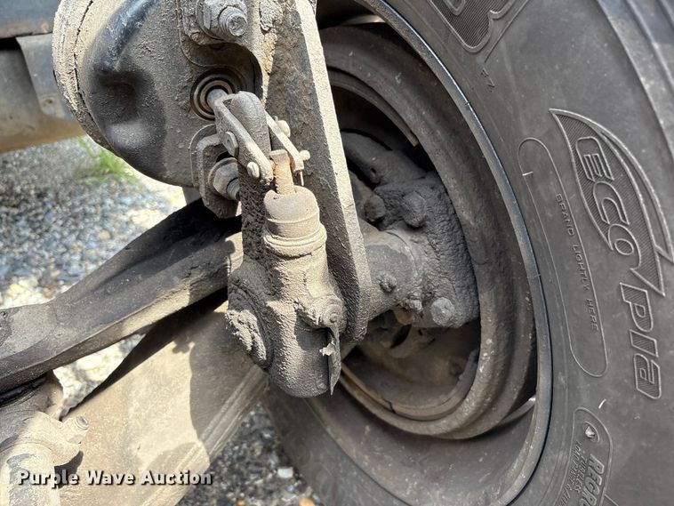 image for item YA0781 2014 Volvo VNL semi truck