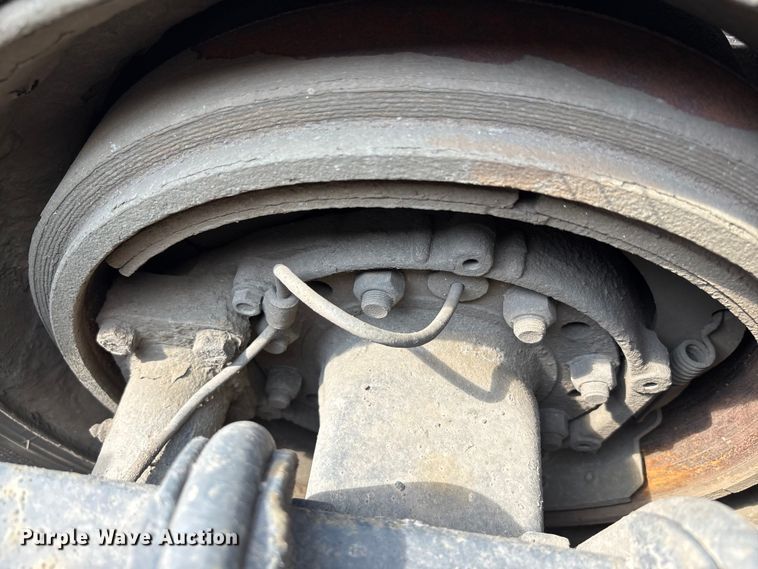 image for item YA0781 2014 Volvo VNL semi truck