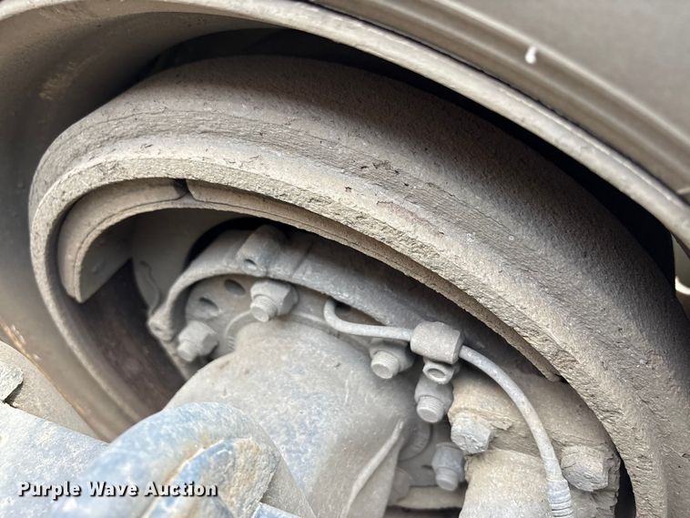 image for item YA0781 2014 Volvo VNL semi truck