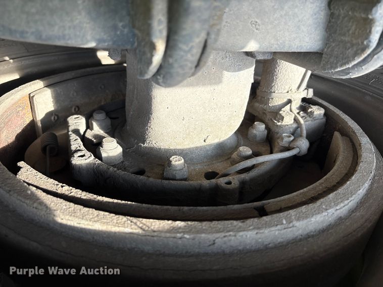 image for item YA0781 2014 Volvo VNL semi truck