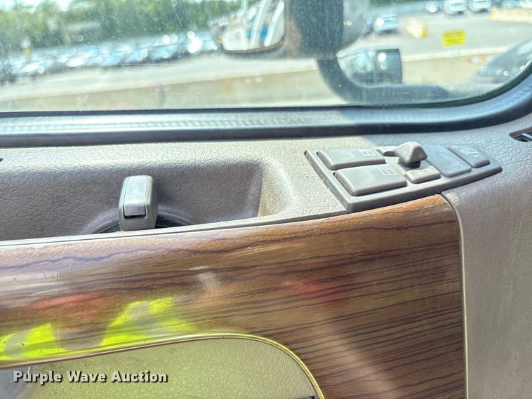 image for item YA0781 2014 Volvo VNL semi truck