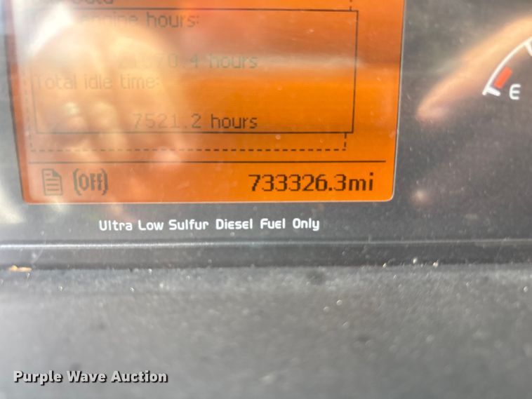 image for item YA0781 2014 Volvo VNL semi truck