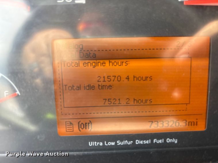 image for item YA0781 2014 Volvo VNL semi truck