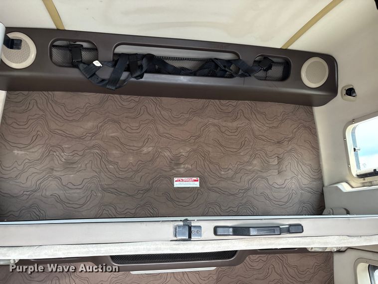 image for item YA0781 2014 Volvo VNL semi truck