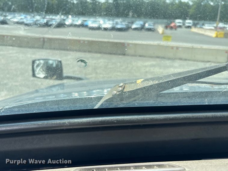 image for item YA0781 2014 Volvo VNL semi truck