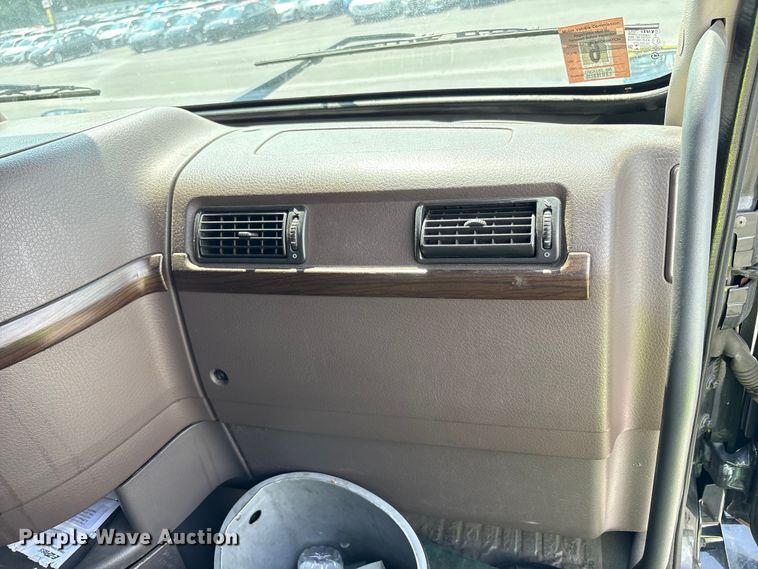 image for item YA0781 2014 Volvo VNL semi truck