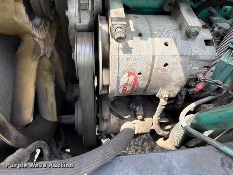 image for item YA0781 2014 Volvo VNL semi truck