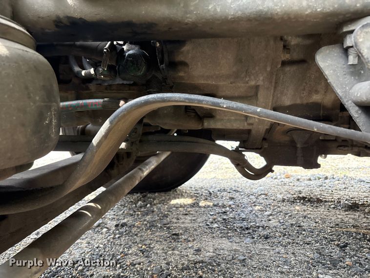 image for item YA0781 2014 Volvo VNL semi truck