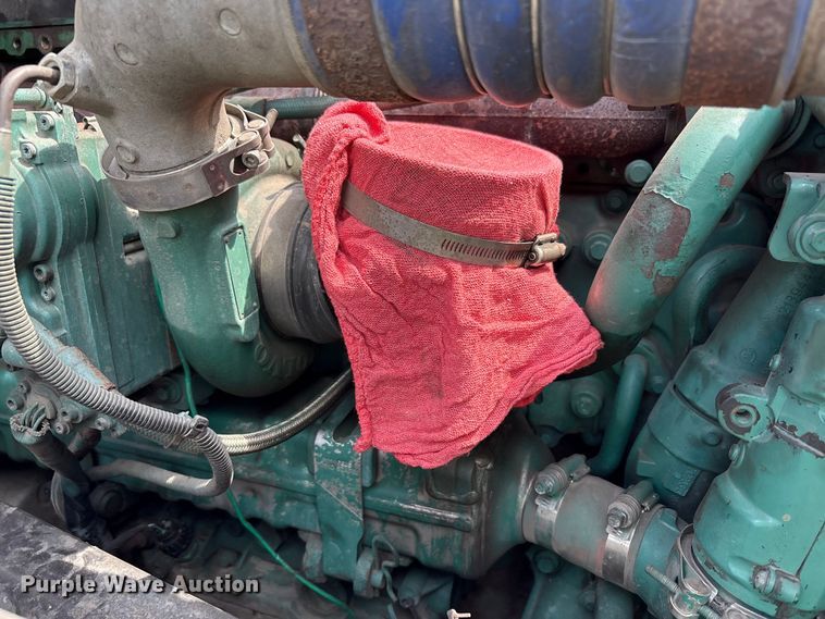 image for item YA0781 2014 Volvo VNL semi truck