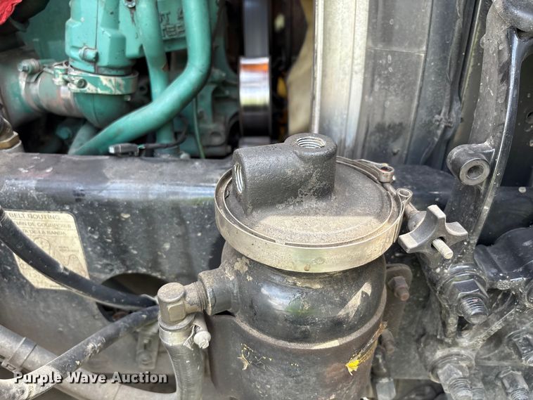 image for item YA0781 2014 Volvo VNL semi truck