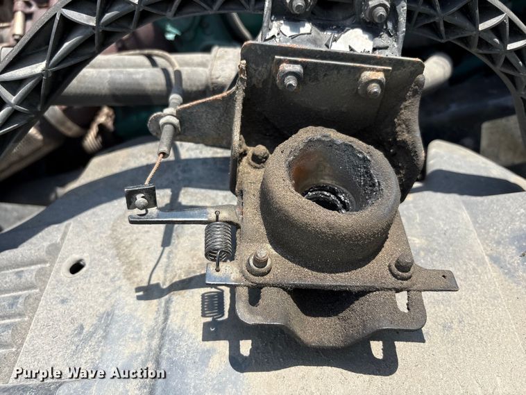 image for item YA0781 2014 Volvo VNL semi truck